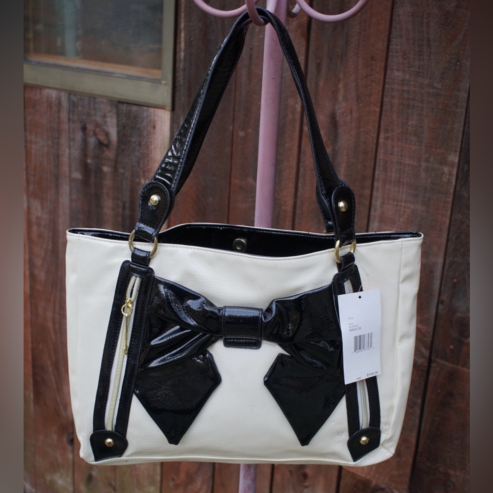 Betsey Johnson Bone Bow black Glossy Tote Handbag BB84135